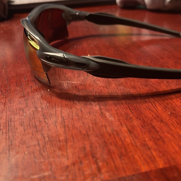 Polarized Oakleys - Picture 3 of 4